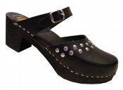 Doris -  Svart läder på svart hög (7 cm) botten, Dalanna modell med silver nitar